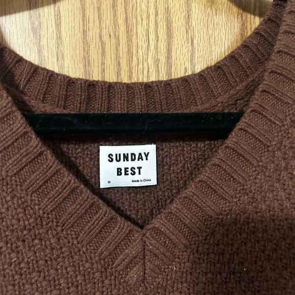 Cropped knit sweater vest - Picture 2 of 3